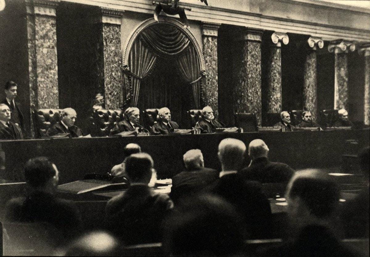 A photo of the United States Supreme Court by Erich Salomon. Salomon faked a broken arm and hid the camera in his cast.