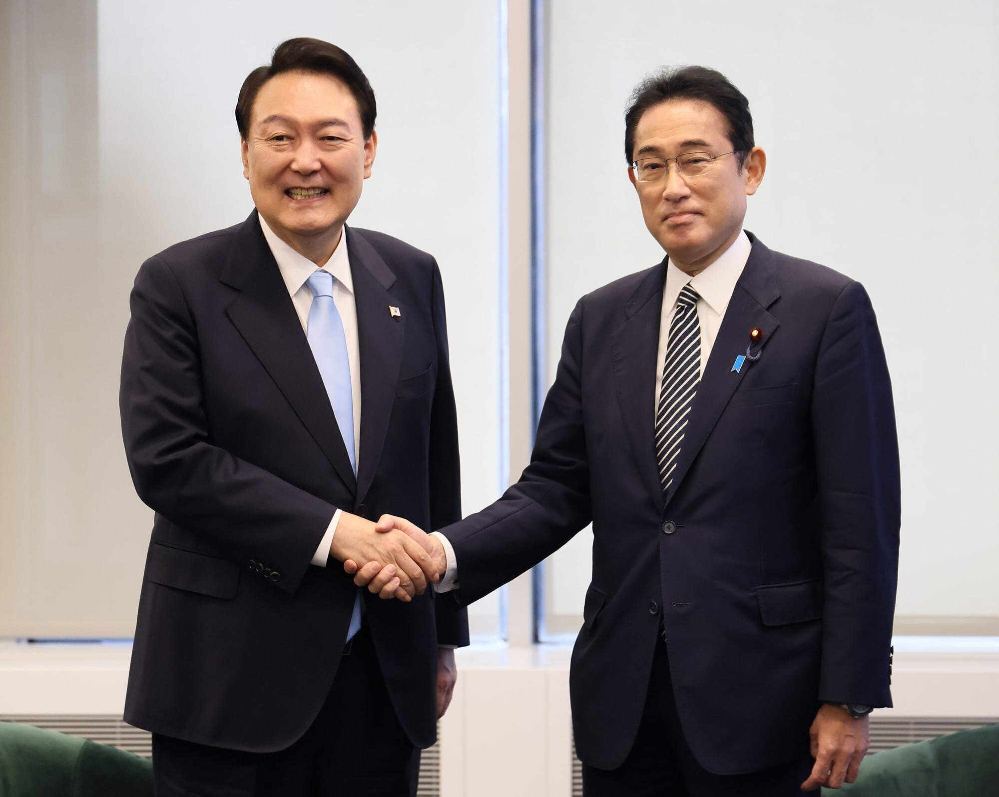 On September 21, 2022 (local time), Prime Minister Kishida held talks with President Yoon Suk-yeol of the Republic of Korea, after the 10th High-Level Meeting of the Friends of CTBT (Comprehensive Nuclear-Test-Ban Treaty) Summit.