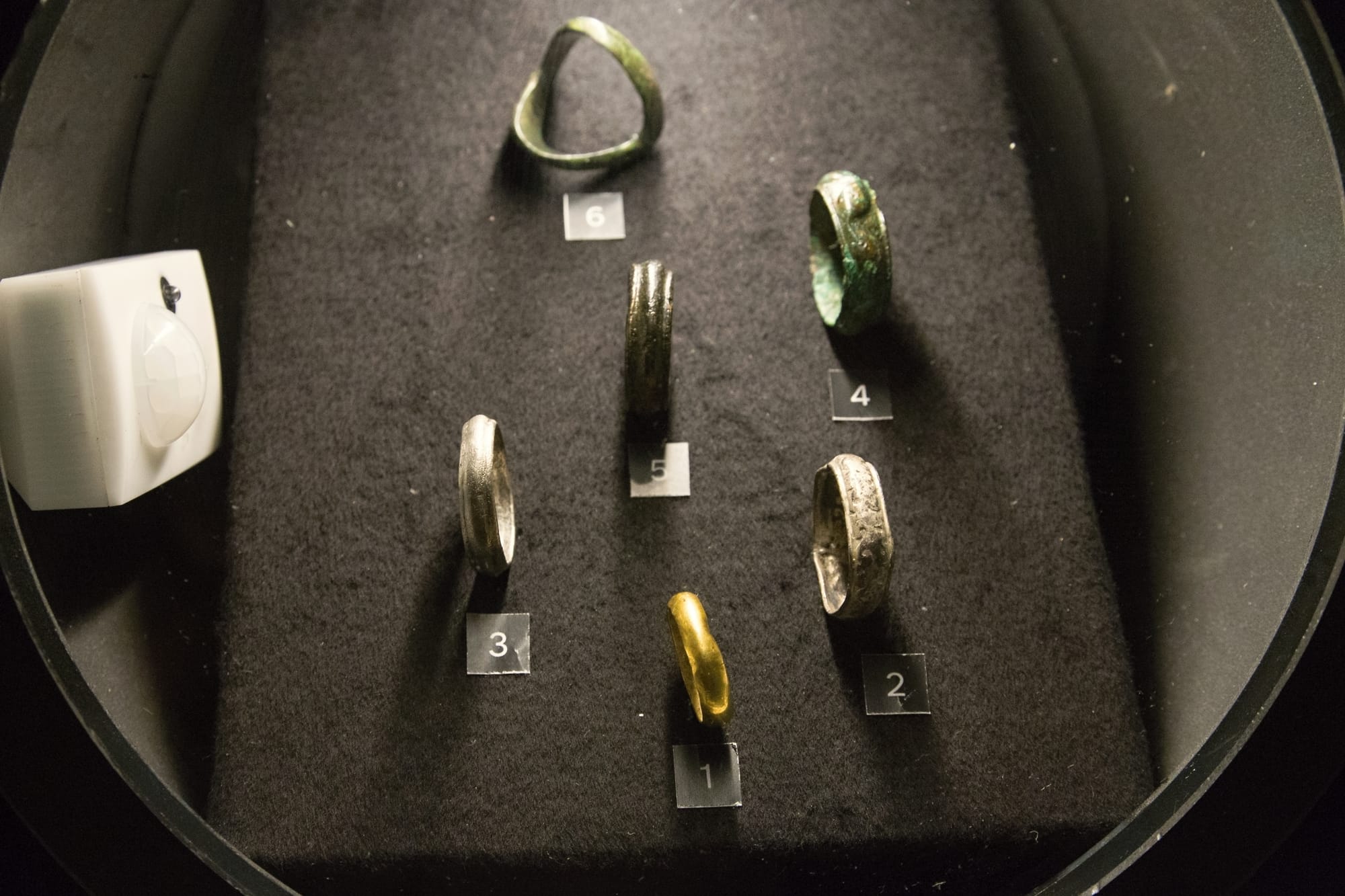 Gold, silver and bronze fingerings from La Tène culture graves in Bohemia. The Celts, exhibition in the National Museum in Prague.
