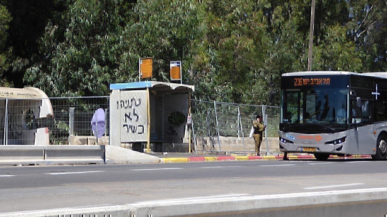 Highway 461 (Israel) - Protest graffiti against Netanyahu in the 2023 Israel–Hamas war