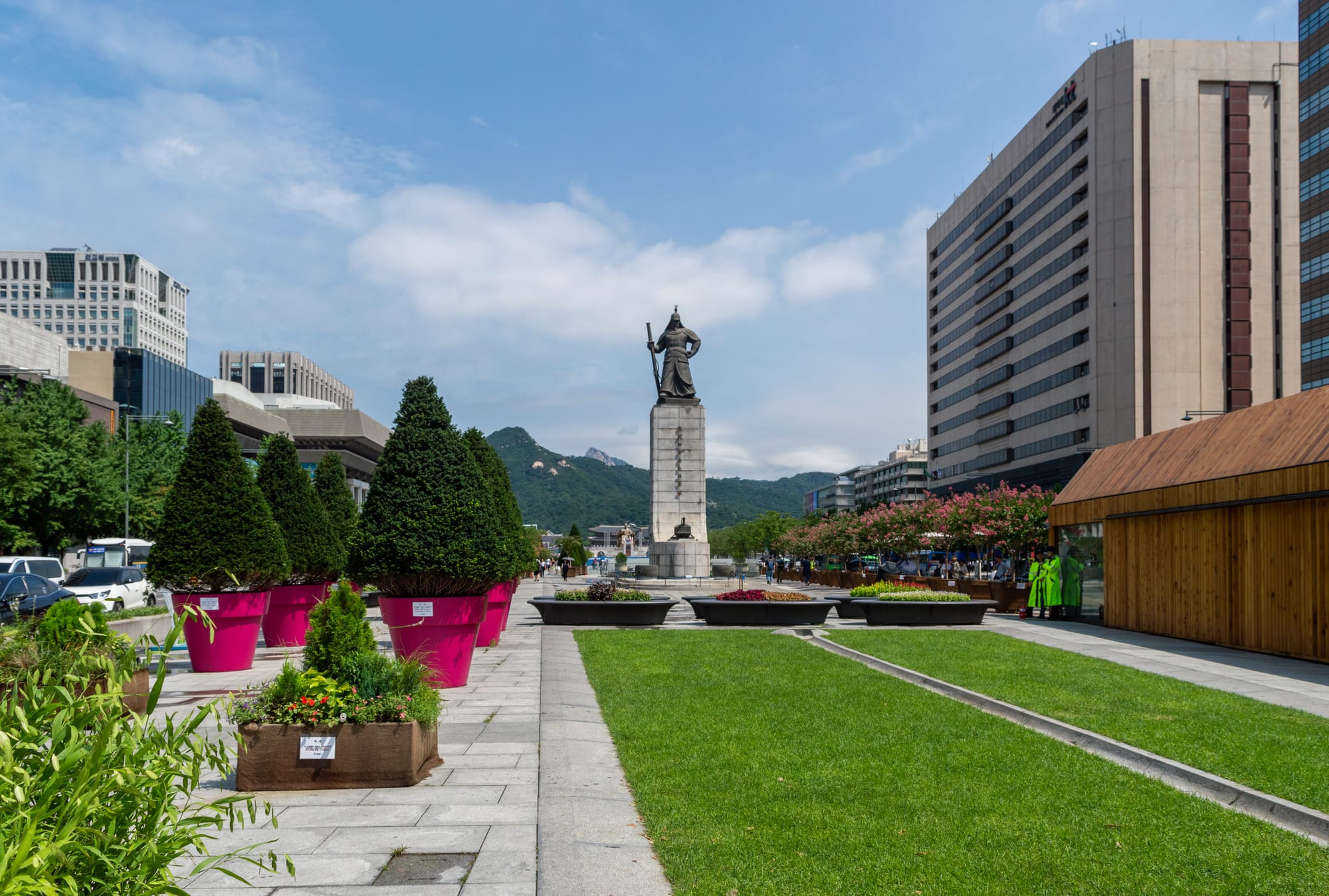 Gwanghwamun Plaza with the Statue of Admiral Yi Sun-sin. Bugaksan is visible as well.