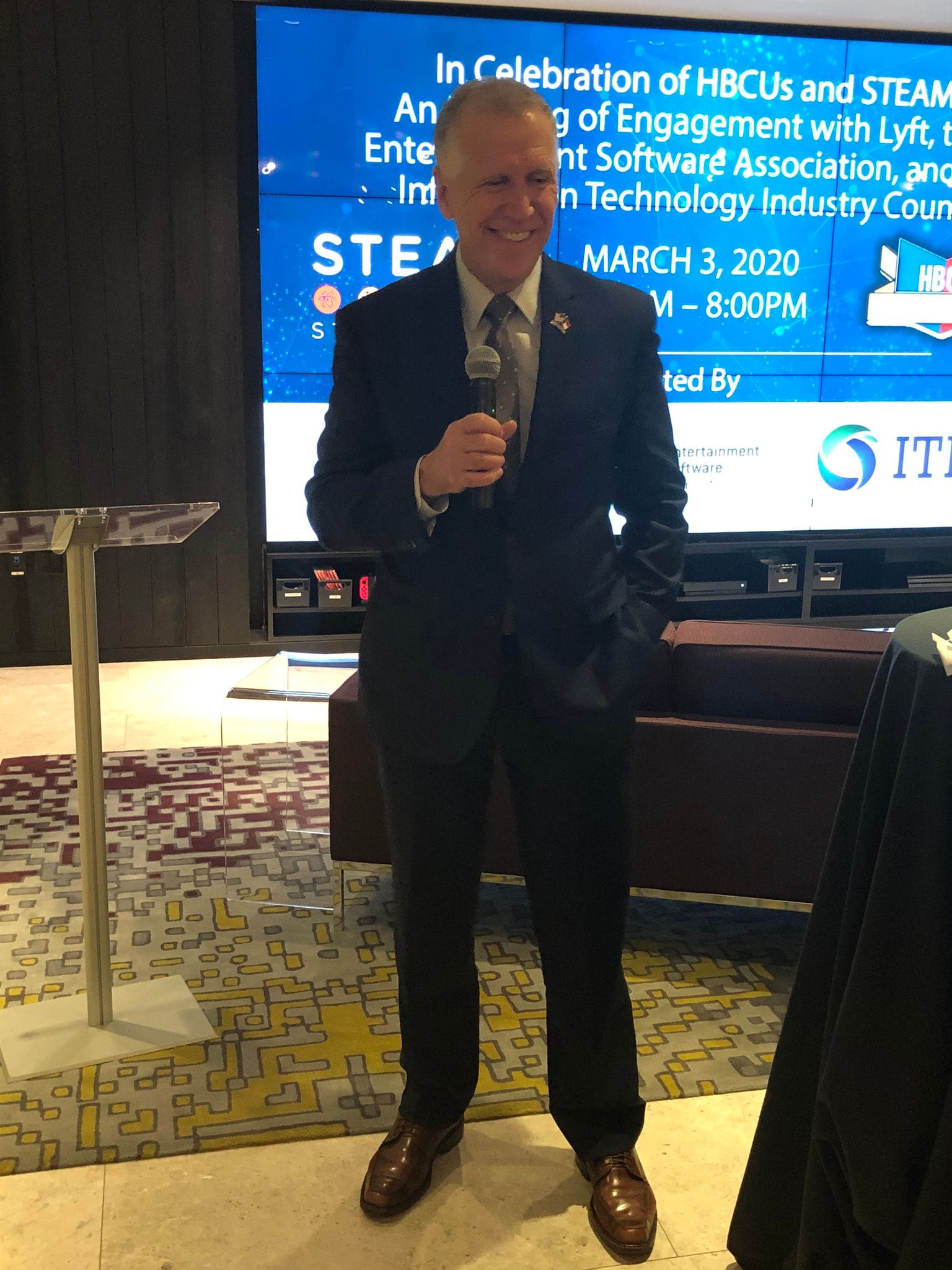 The HBCU STEAM Day Reception is currently in full swing. I will like to thank
@SenKamalaHarris
,
@RepMarkWalker
,
@RepFrenchHill
,
@SenThomTillis
,
@RepDavidEPrice
,and
@HipHopPrez
for their remarks and support. # HBCUSTEAMDAY2020