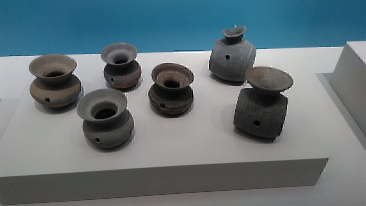 The holes in these jars are for insertion of bamboo drinking straws. Kofun Period. Gwangju National Museum.