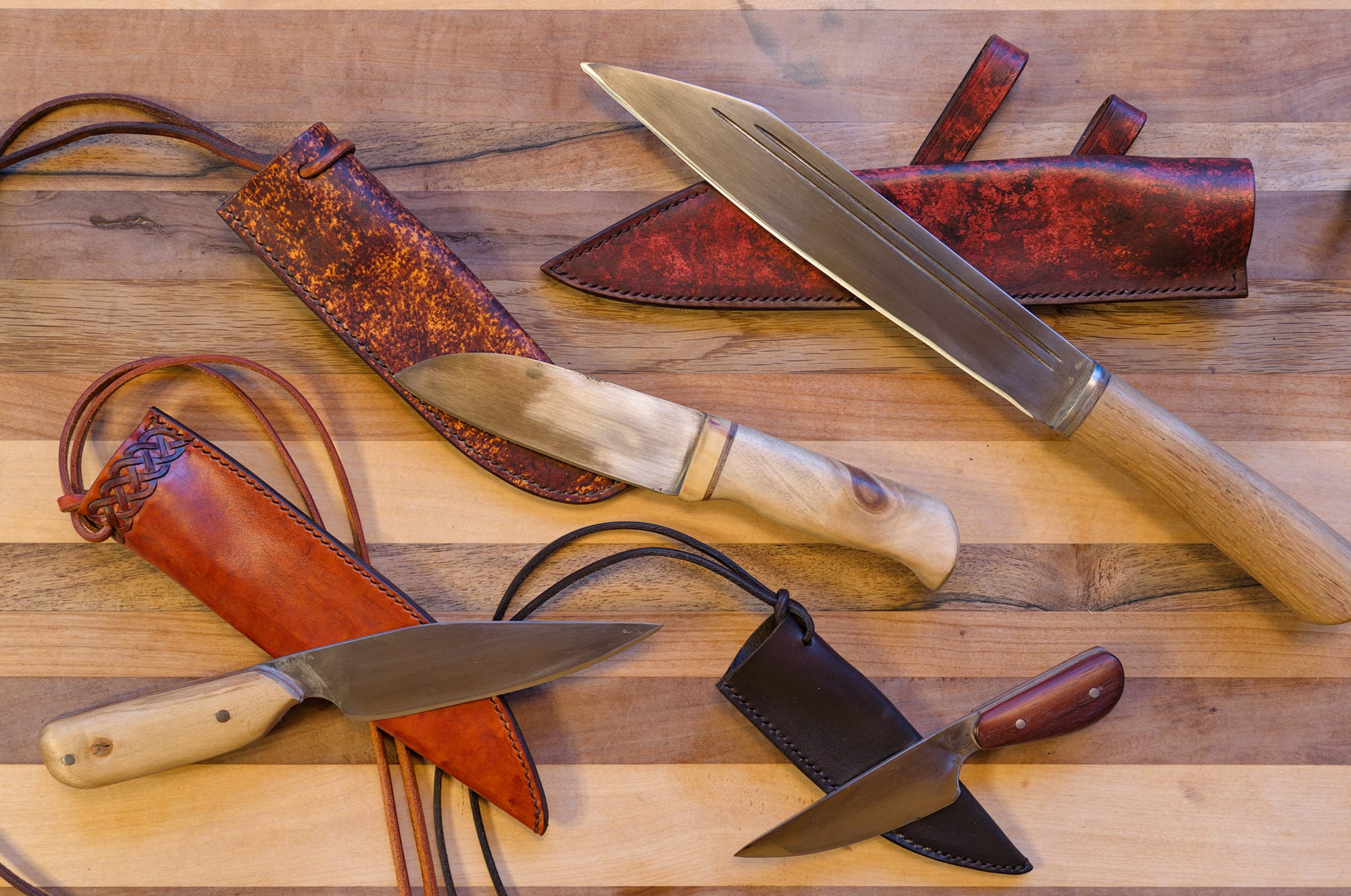 Knives made by L'Arbre-Forge with leather cases made by Les cuirs d'Agathe
