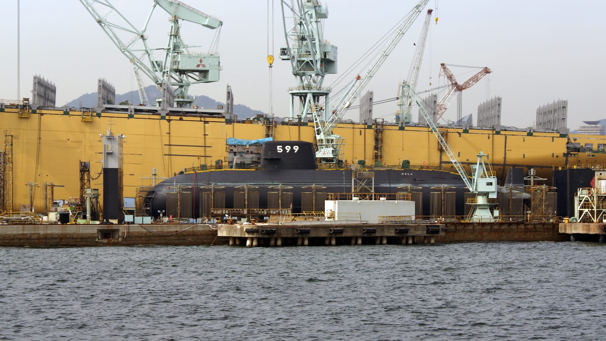 Mitsubishi Heavy Industries Kobe Shipyard & Machinery Works of Kobe Harbor in Kobe, Hyogo prefecture, Japan From its pennant number the submarine appears to be the Oyahio class submarine Setoshio (せとしお).