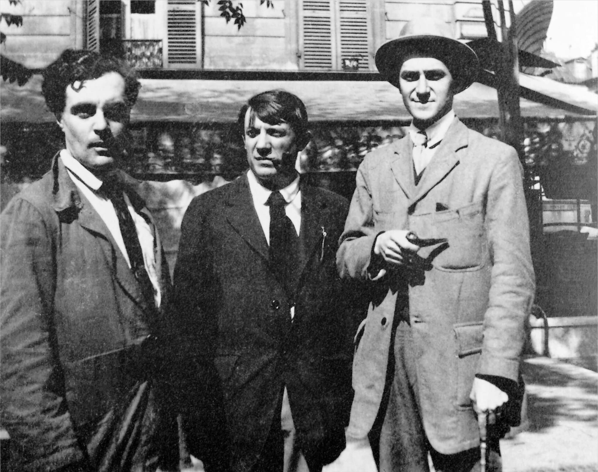 Modigliani, Picasso and André Salmon in front of the Café de la Rotonde, Paris.