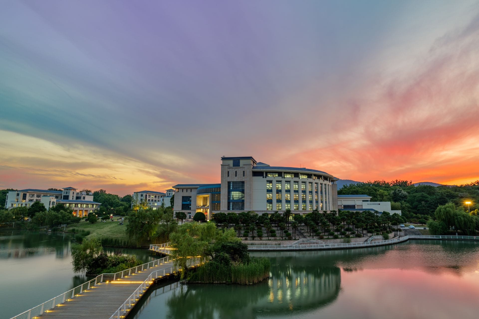 This is the library of Nanjing Audit University under the sunset on May 9, 2024.