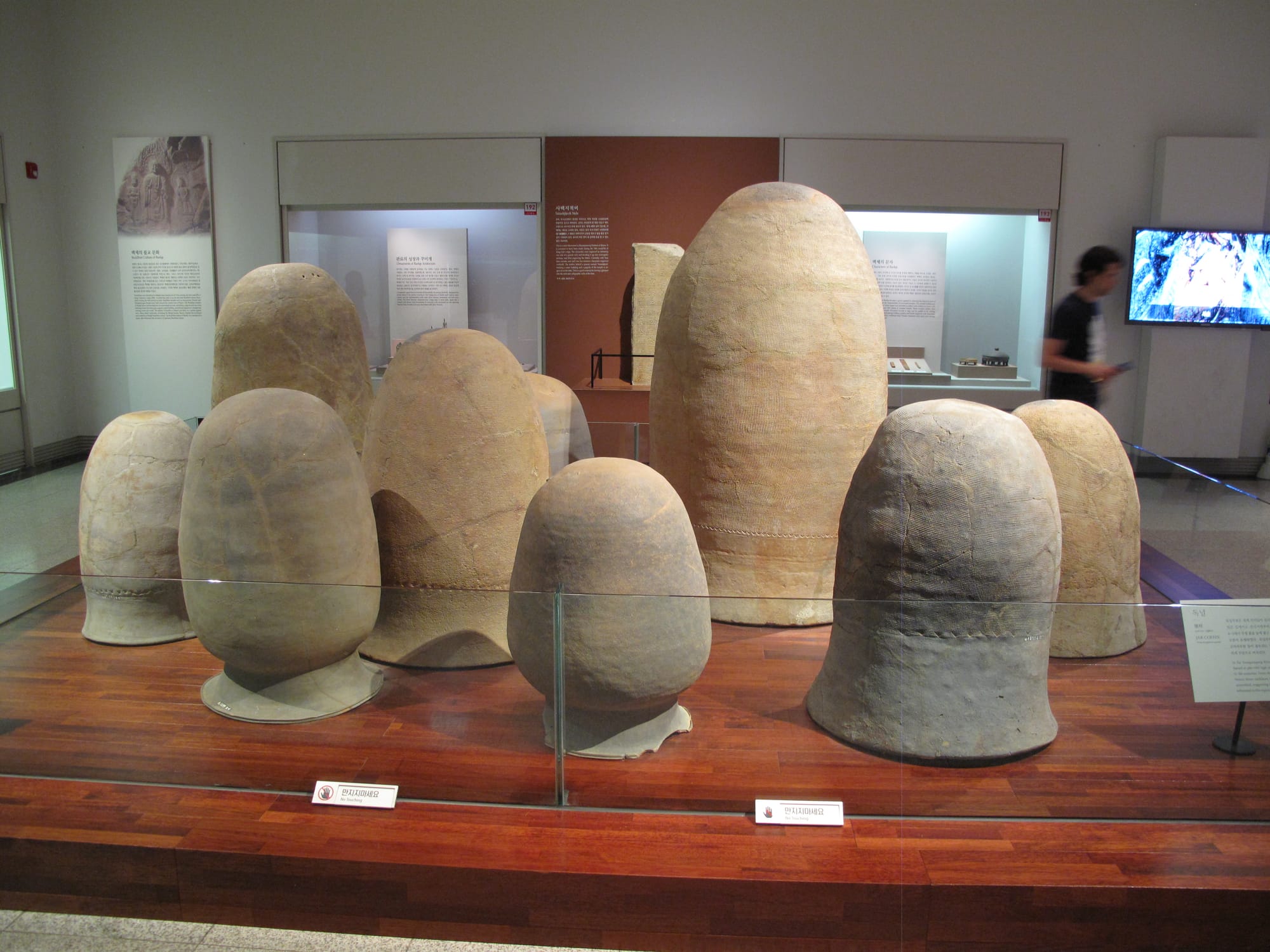 Jar coffins from the Yeongsangang River basin. Three Kingdoms period, 4c-5c. Displayed in the National Museum of Korea. In the Yengsanggang River Basin, gigantic jars-coffins, which were buried in pits with high earthen mounds, were common in the 4th to 5th centuries. From the jar-coffin tomb gilt-bronze crowns, gilt-bronze shoes, necklaces, swords with a ring pommel, and so on were unearthed, suggesting that the occupant of the tomb was highly influential in the region.