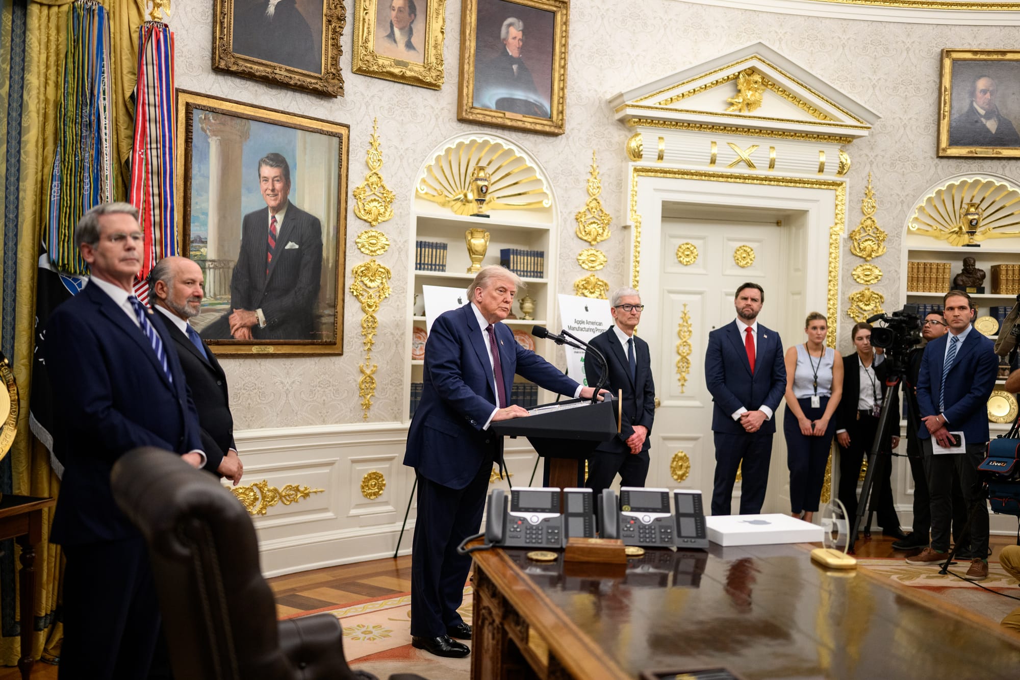 President Donald Trump delivers remarks alongside Apple CEO Tim Cook, Vice President JD Vance, Secretary of the Treasury Scott Bessent, and Secretary of Commerce Howard Lutnick after announcing a $100 billion investment in the U.S., Wednesday, August 6, 2025, in the Oval Office. (Official White House Photo by Daniel Torok)