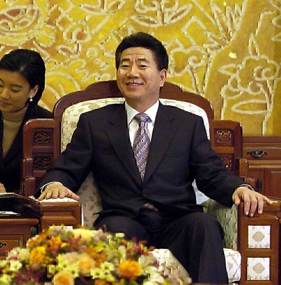 Secretary of Defense Donald H. Rumsfeld shares a lighter moment with South Korean President Roh Moo-hyun at the Blue House in Seoul, South Korea, on Nov. 17, 2003. Rumsfeld is traveling to Guam, Japan and South Korea to meet with U.S. military forces and the local military and civilian leadership. DoD photo Tech. Sgt. Andy Dunaway, U.S. Air Force. (Released)