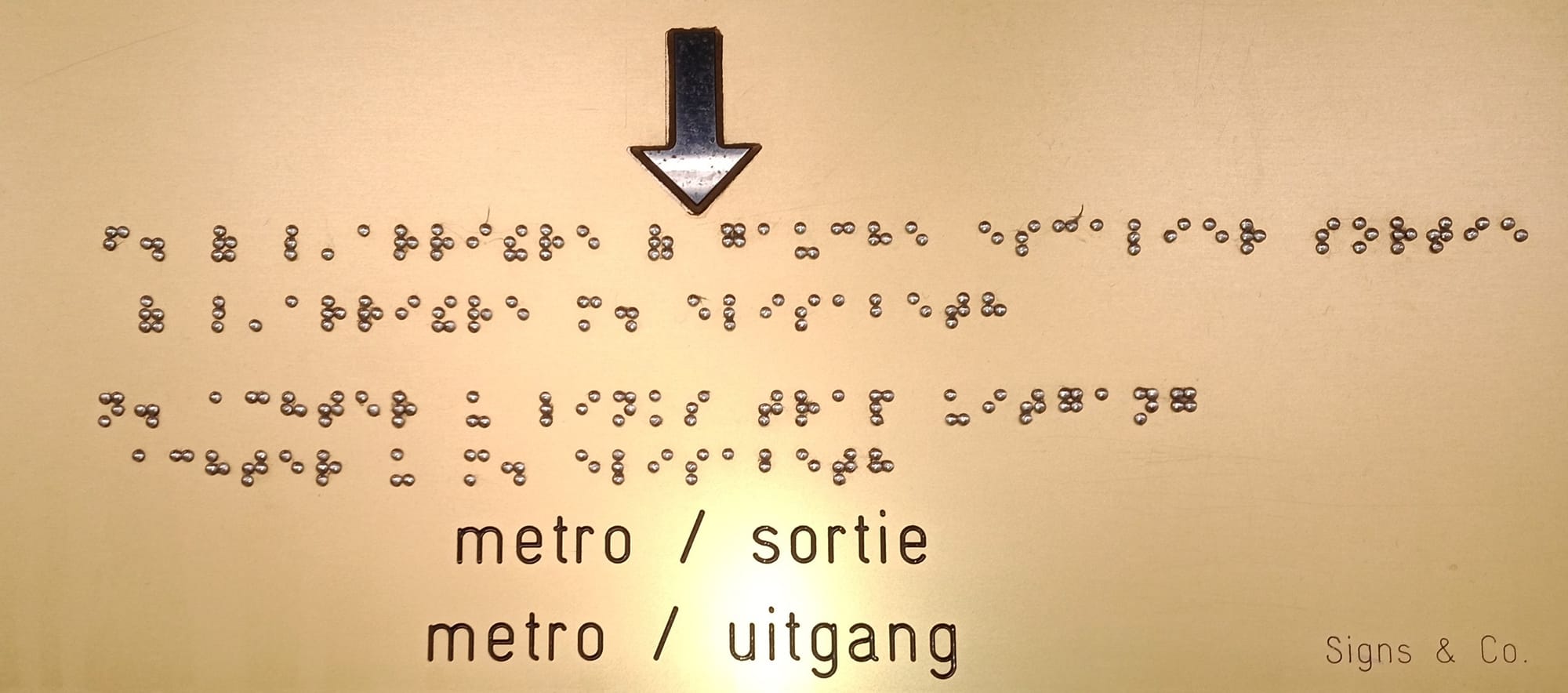 Inducation bilingue français - néerlandais, idem pour le braille