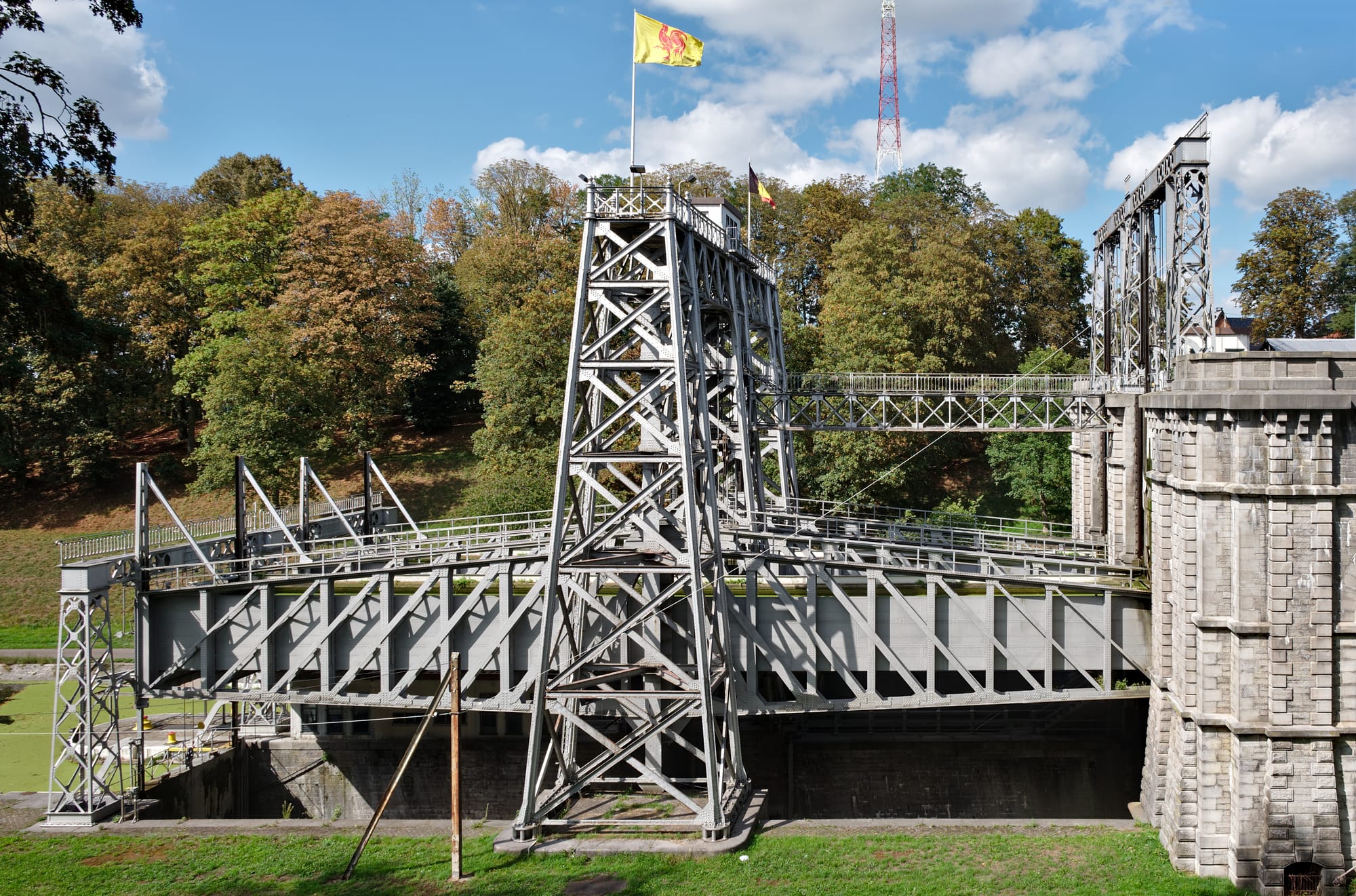 This place is a UNESCO World Heritage Site, listed as
The Four Lifts on the Canal du Centre and their Environs La Louvière and Le Roeulx (Hainaut).