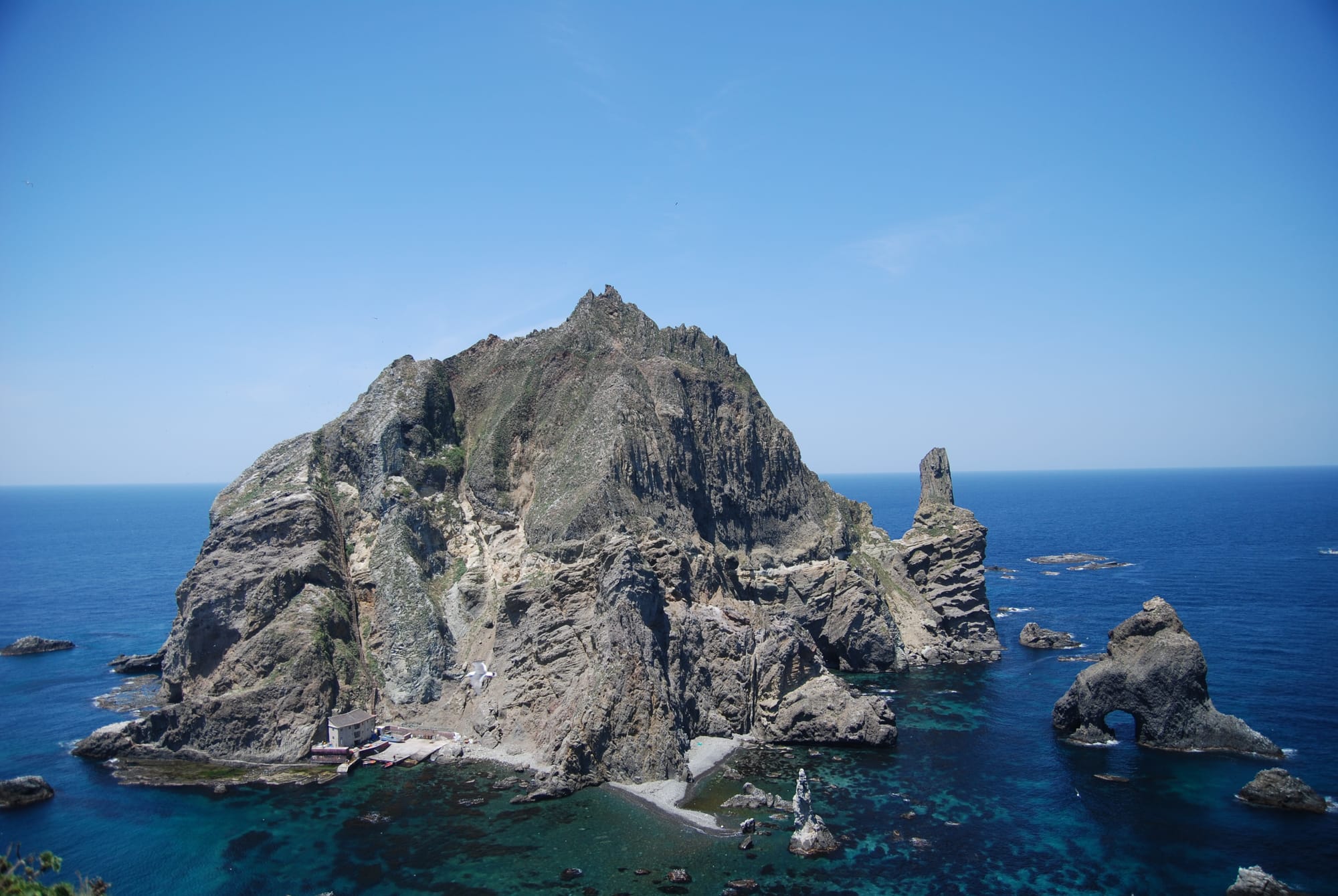 Dokdo's West Islet as seen from the peak of the East Islet. Below is the house of Dokdo's only residents Kim Seong Do and wife Kim Shin Yeol.
