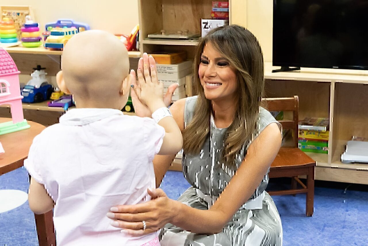First Lady Melania Trump gives a high five to four-year-old Essence Overton during her visit Tuesday, July 24. 2018, to the Monroe Carell Jr. Children’s Hospital at Vanderbilt in Nashville, Tenn. (Official White House Photo by Andrea Hanks)