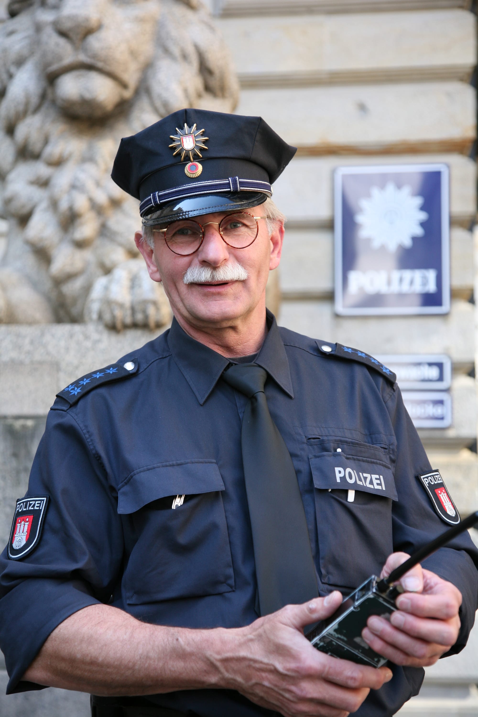 A senior police officer of the Hamburg police on assignment at Hamburg city hall, Germany.