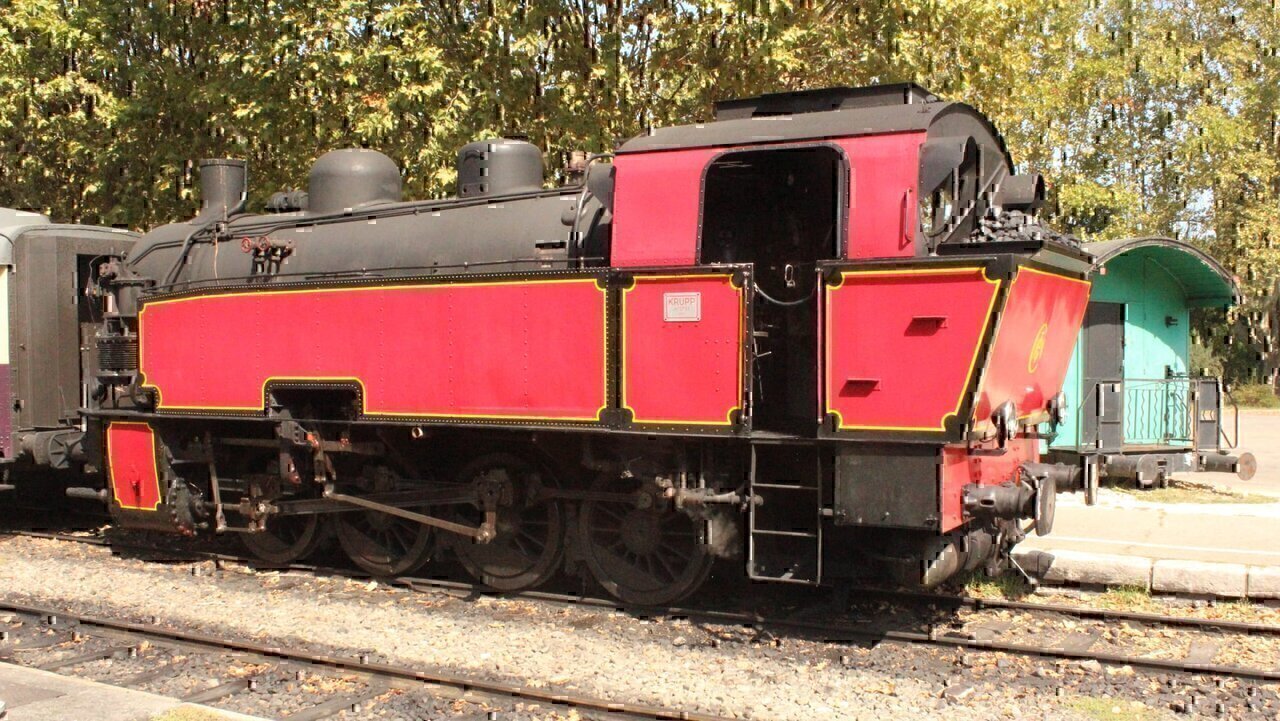 Krupp 0-8-0T Industrial steam engine "040 T 1751", built in 1937 was acquired by the Train à Vapeur des Cévennes (Cevennes heritage railway) in 1991, was restored to running order and resumed service in March 1999. The 14.4 km railway links Anduze and Saint-Jean-du-Gard.