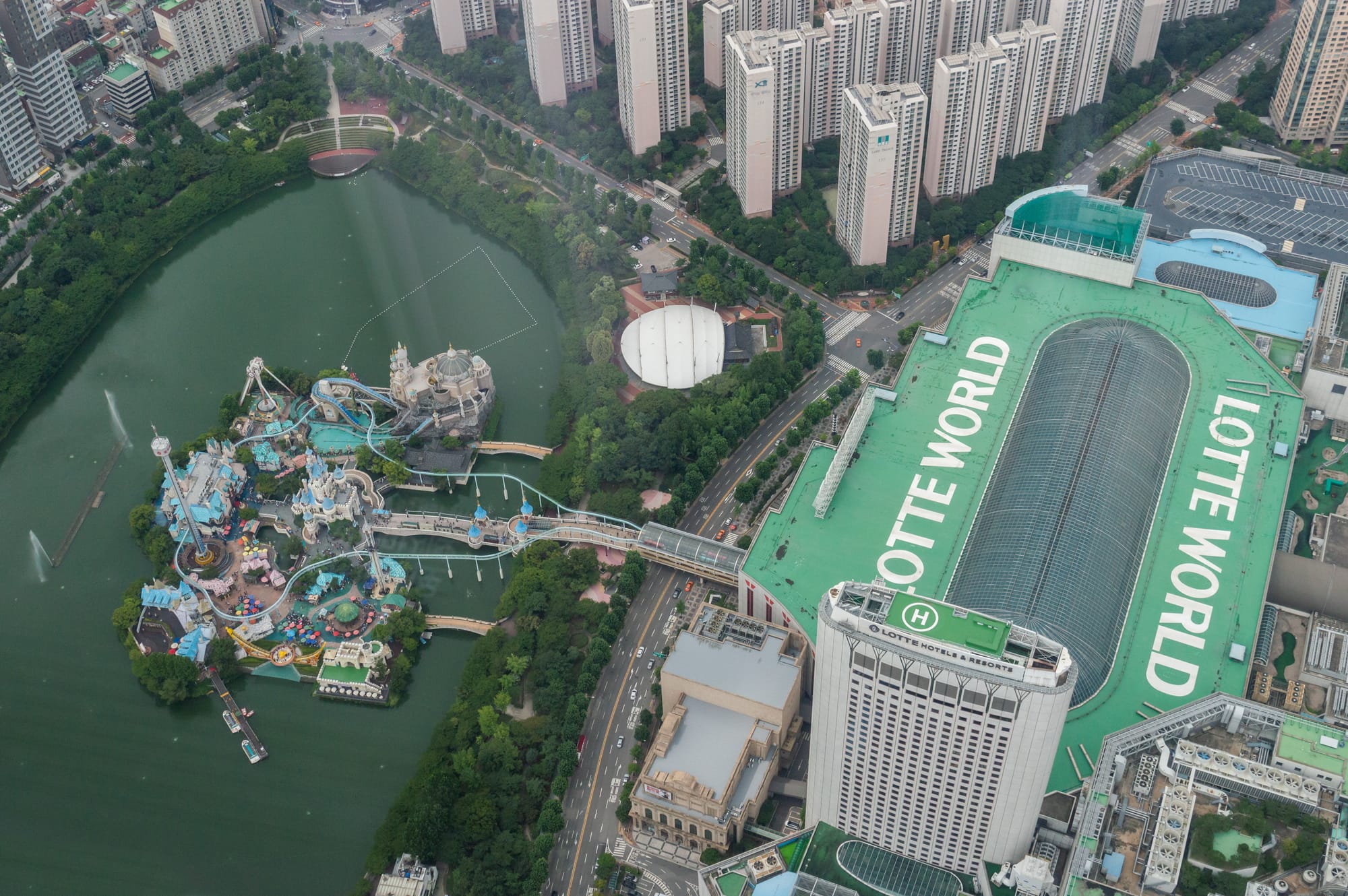 Lotte World and Seokchon Lake, as seen from the observation deck of Lotte World Tower.