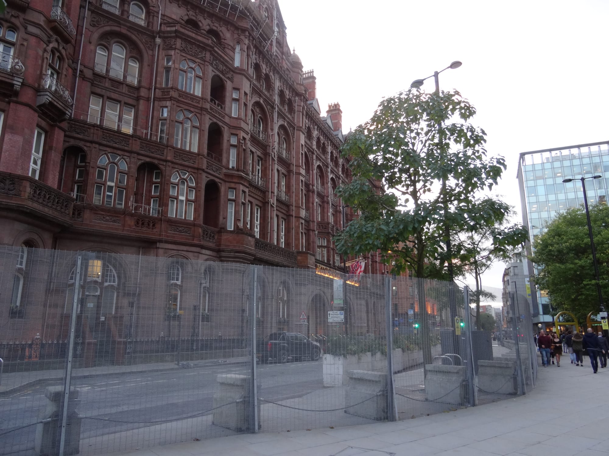 L'hôtel Midland de Manchester protégé durant l'université du Parti conservateur en octobre 2015.