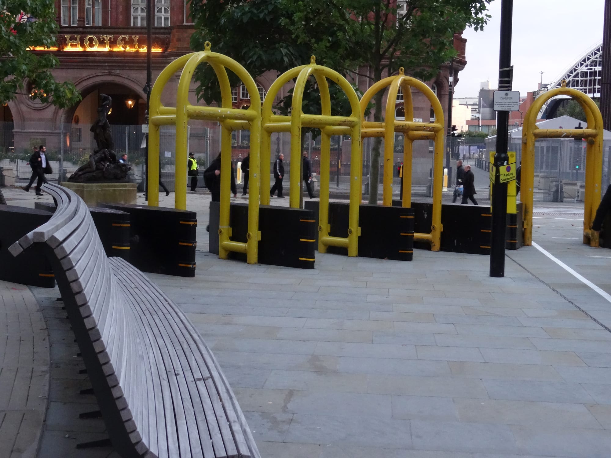 L'hôtel Midland de Manchester protégé durant l'université du Parti conservateur en octobre 2015.