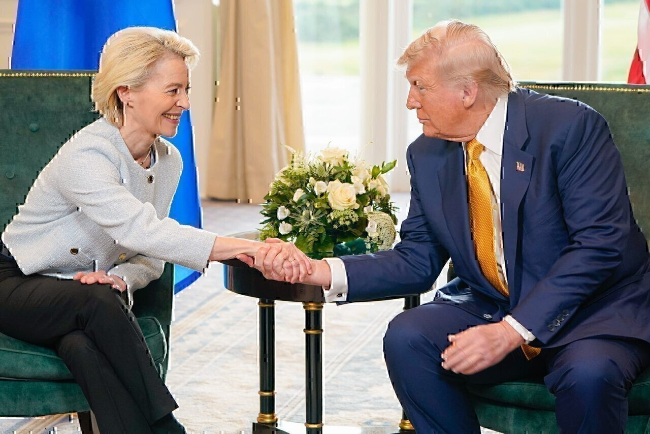 On 26 and 27 July 2025, Ursula von der Leyen, president of the European Commission, travels to Scotland, upon invitation of Donald Trump, President of the United States, to discuss transatlantic trade relations.
