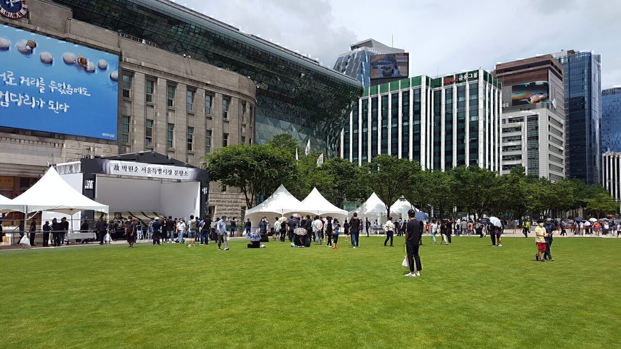 2020년 7월 11일 서울시청 앞에 마련된 고 박원순 서울특별시장 분향소