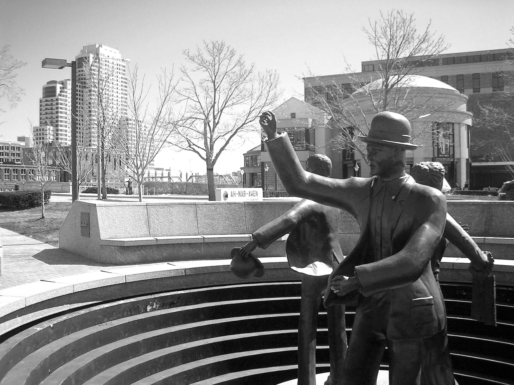 This circle celebrates the working class in Grand Rapids, MI.  It is an affirmation of the contributions of various labor unions and movements to the city and people.
In the background...The Van Andel Museum, the Amway and the new JW Marriott.  Behind...the Gerald Ford Museum.