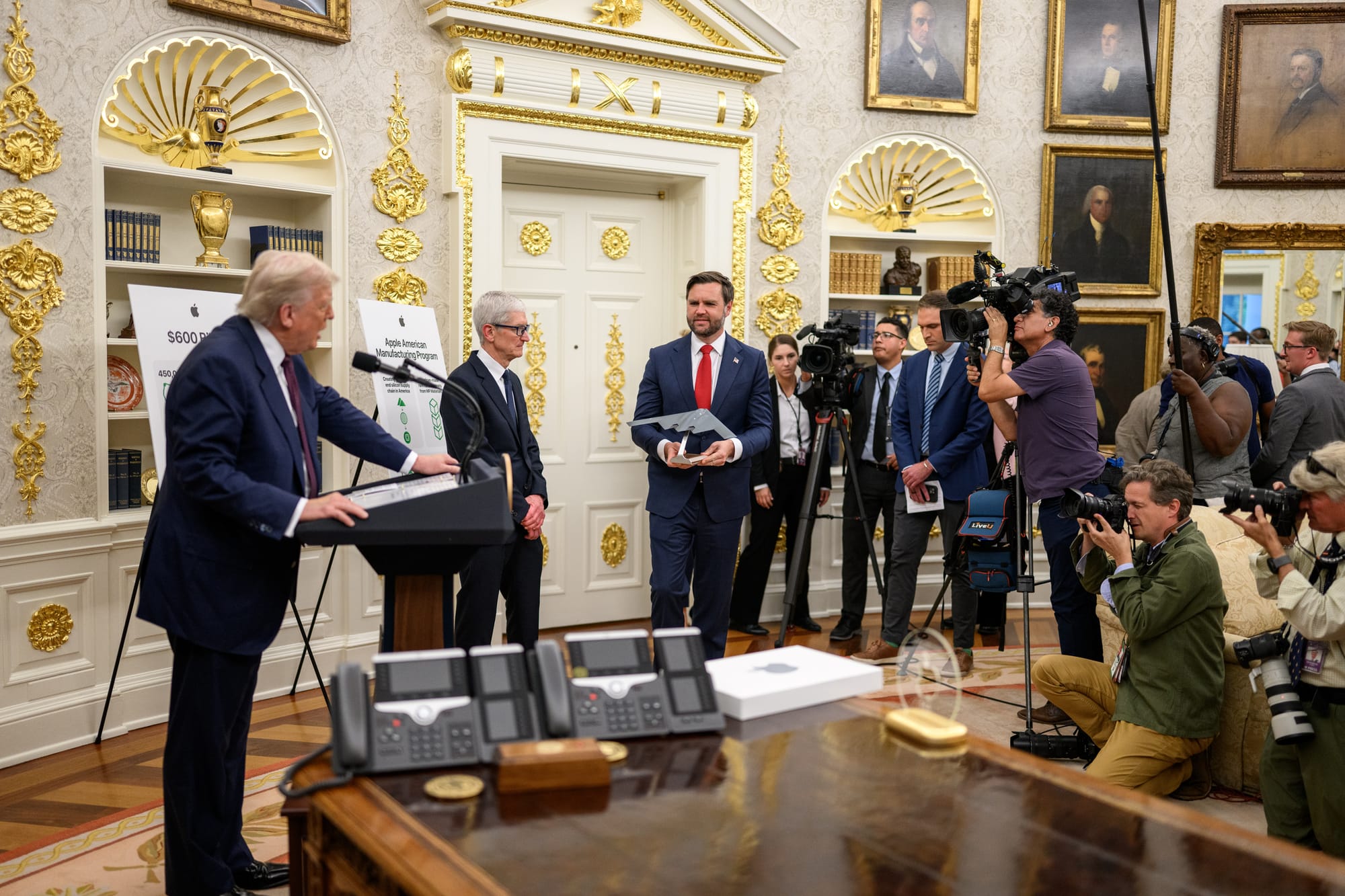 President Donald Trump delivers remarks alongside Apple CEO Tim Cook, Vice President JD Vance, Secretary of the Treasury Scott Bessent, and Secretary of Commerce Howard Lutnick after announcing a $100 billion investment in the U.S., Wednesday, August 6, 2025, in the Oval Office. (Official White House Photo by Daniel Torok)