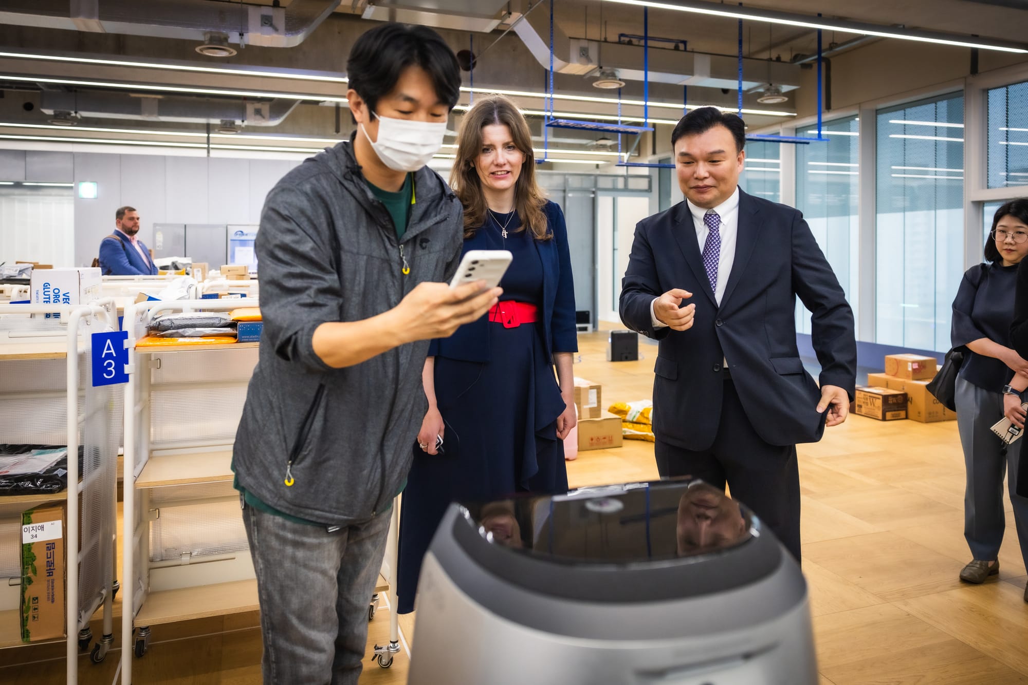 20/05/2024. Seoul, South Korea. Michelle Donelan, Secretary of State for Science, Innovation and Technology is giving a tour of the Naver Office Tour in Seoul, South Korea. Picture: Zoe-Rose Herbert / DSIT