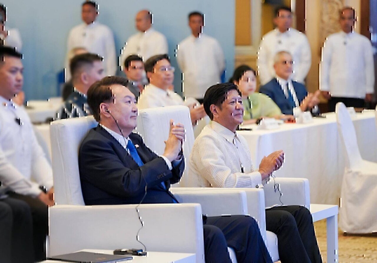 South Korean President Yoon Suk Yeol and Philippine President Bongbong Marcos attend the Philippines–Korea Business Forum at the Manila Hotel, 7 October 2024